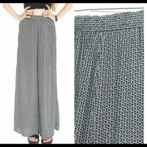 Brandy Melville Daisy Palazzo Pants 🌼🖤